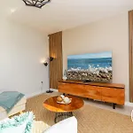 Vivi Homes - Family Retreat - Terrace - Pool - Gym Apartmán