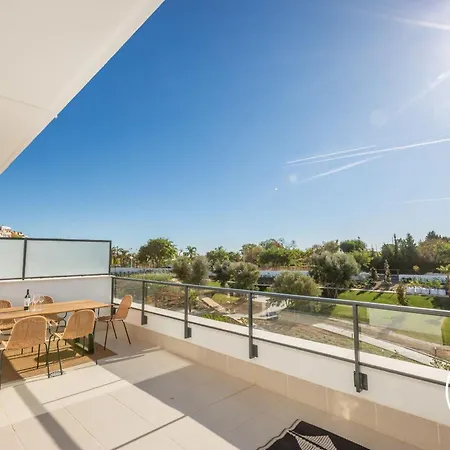 아파트 Vivi Homes - Family Retreat - Terrace - Pool - Gym 에스테포나