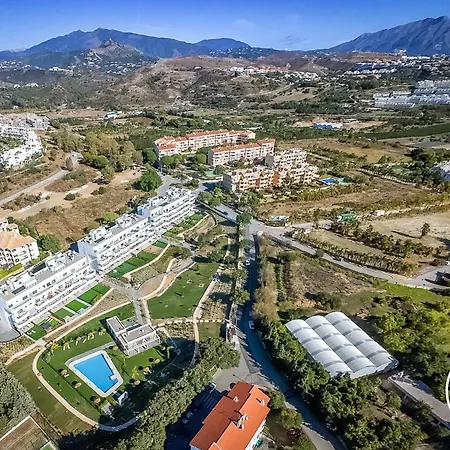 Vivi Homes - Family Retreat - Terrace - Pool - Gym 아파트 에스테포나
