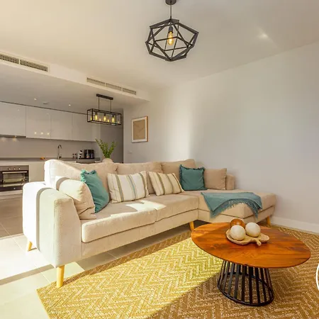 Vivi Homes - Family Retreat - Terrace - Pool - Gym * 에스테포나