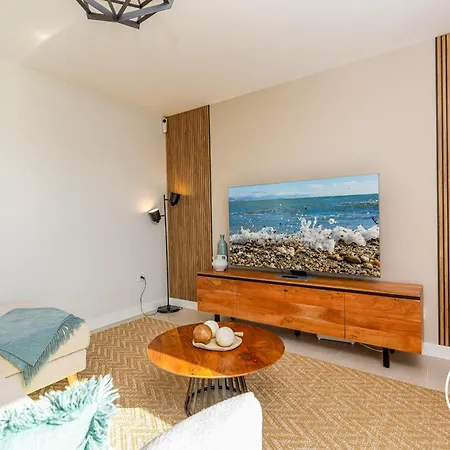 Vivi Homes - Family Retreat - Terrace - Pool - Gym 아파트