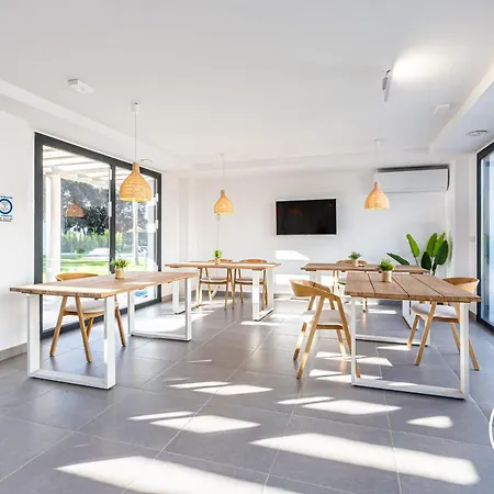 Vivi Homes - Family Retreat - Terrace - Pool - Gym 아파트